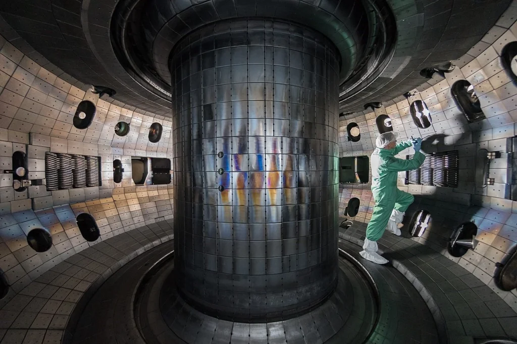 Korea Superconducting Tokamak Advanced Research (KSTAR) device