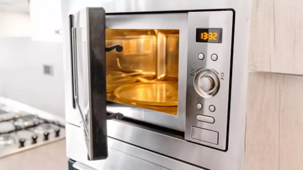 Microwave ovens as hosts of Microbes